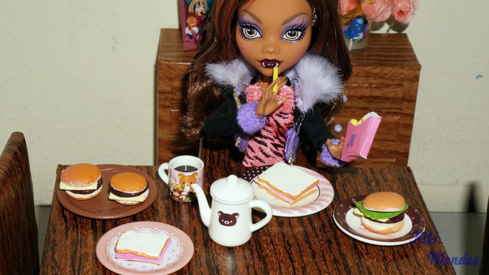 Como fazer hambúrguer e misto (de cola quente) para boneca Monster High, Barbie, etc