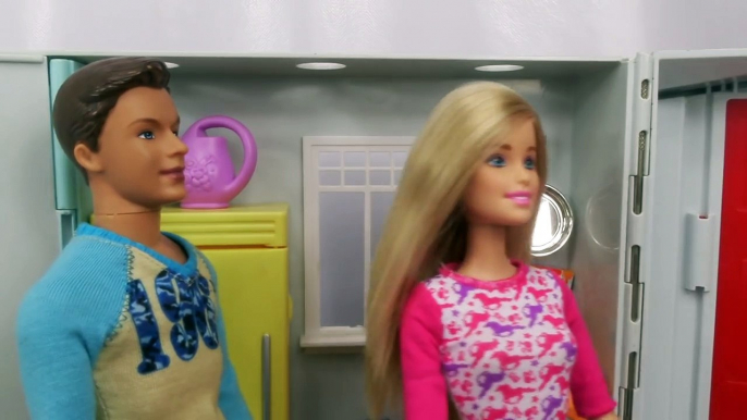 Barbie y sus bebes en español Barbie Ken y sus hijos