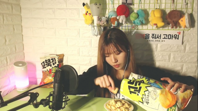 [ASMR] 바삭바삭한 신상 과자 꼬북칩 이팅사운드/ no talking/crispy snack eating sound