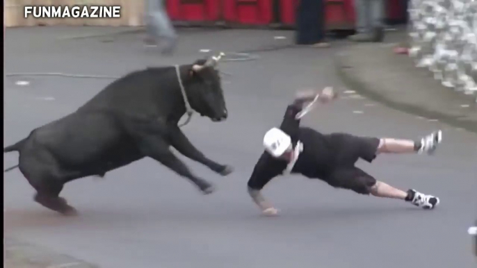 Funny videos 2017  Stupid people doing stupid things - Bull Fighting - Bull Fails accident