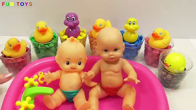 Bébé bain les couleurs poupée Apprendre pot temps équipe entraînement vidéo