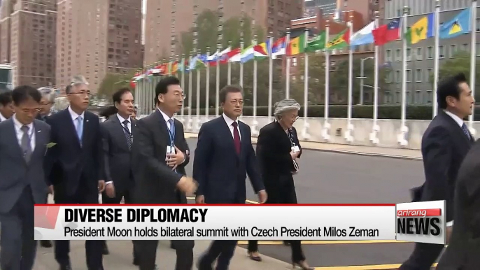 President Moon holds summits with leaders of Czech Rep., UK, and Senegal