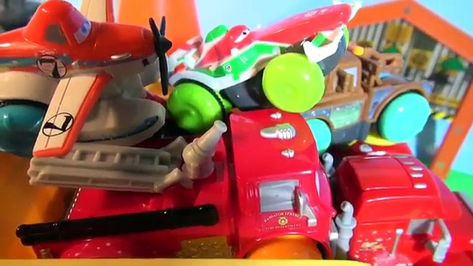 Pixar Cars Lightning McQueen Hydro Wheels with Mack Mater and Red from Radiator Springs