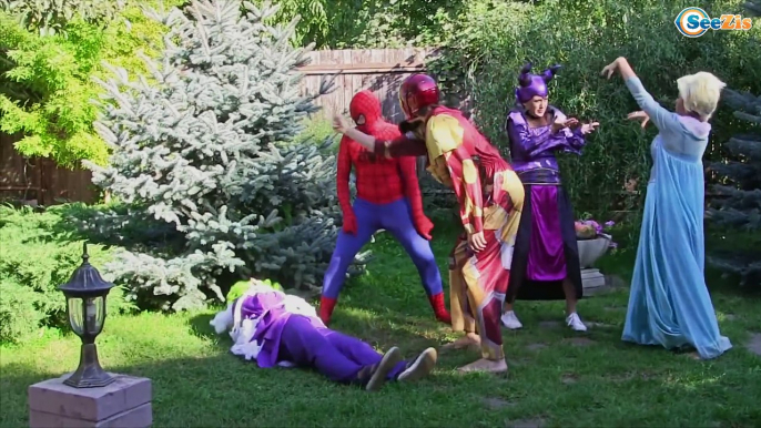 Frozen Elsa & Spiderman Elsa TEARS SPIDERMAN APART w/ Anna Joker Maleficent Hulk Superheroes IRL