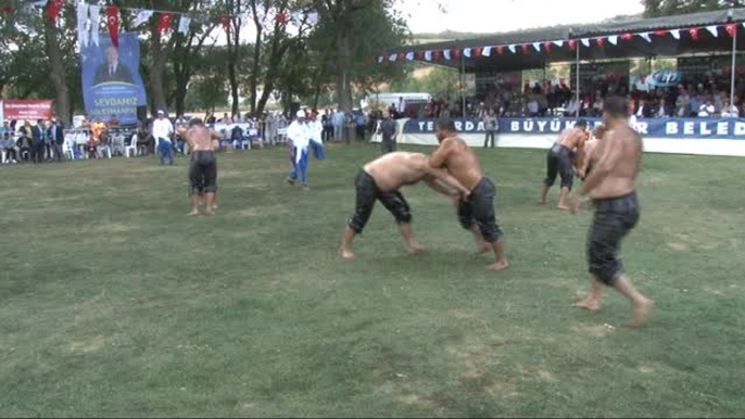 Hüseyin Pehlivan Yağlı Güreş Turnuvası'nın Şampiyonu Ali Altun