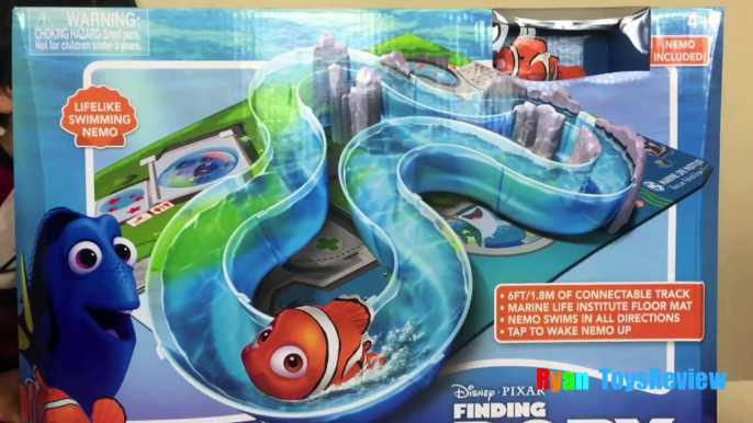 Disney Pixar Finding Dory Water Toys Marine Life Institute Playset Swimming Nemo, Dory, and Bailey