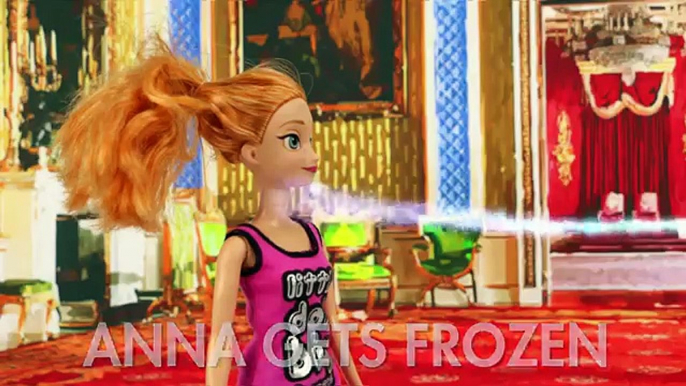 Elsa Freezes Anna by Accident after Hans Steals Treasure. DisneyToysFan