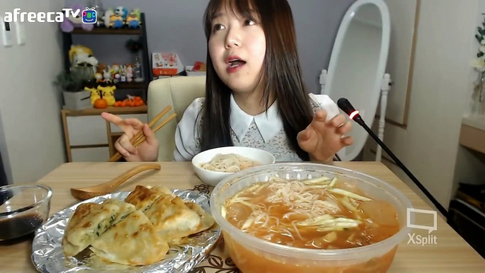 간단 먹방! 살얼음 시원한 김치말이국수에 찰떡궁합 군만두 먹방 mukbang 볼빨간효닝 20170523