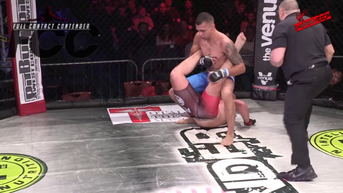 Premier Bolton Crab de l'histoire du MMA "Walls of Jericho finish"