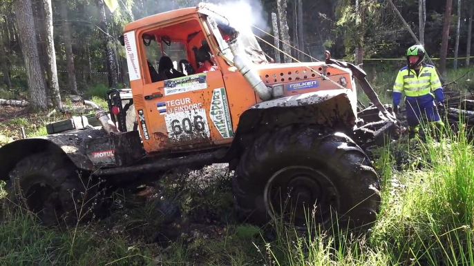 4x4 Off-Road Trucks in mud Forest | Antsumae 2016