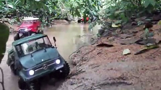 RC Trail Adventures at Chestnut Ave Axial Wraith CC01 Unimog 6x6 Man Truck SCX10 CR01