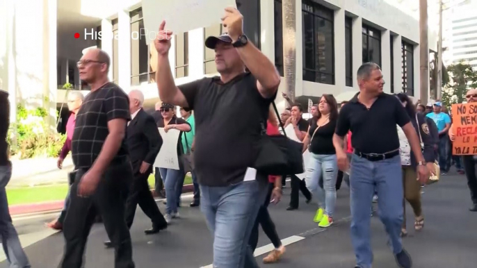 Policías puertorriqueños exigen en la calle pensiones y sueldos dignos