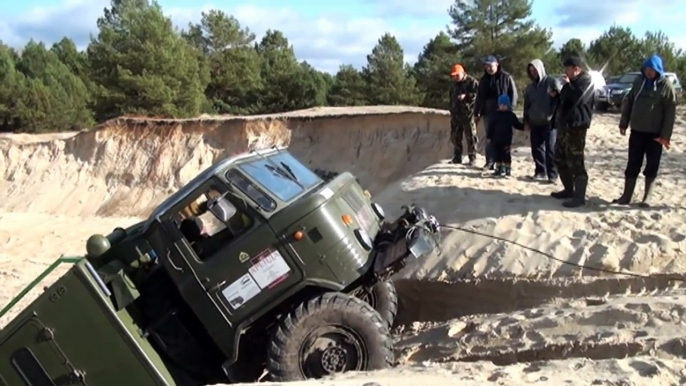 4х4 газ66 на лебедке спускается в карьер оффроад 4x4 off-road