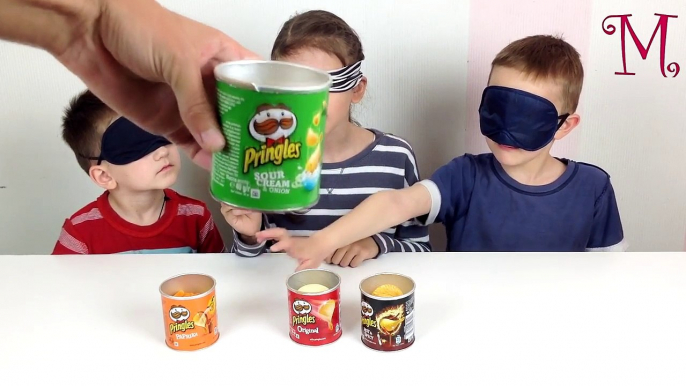 ЧИПСЫ Челендж! Pringles - самые вкусные чипсы! Михасики кормят друг друга с закрытыми глазами!