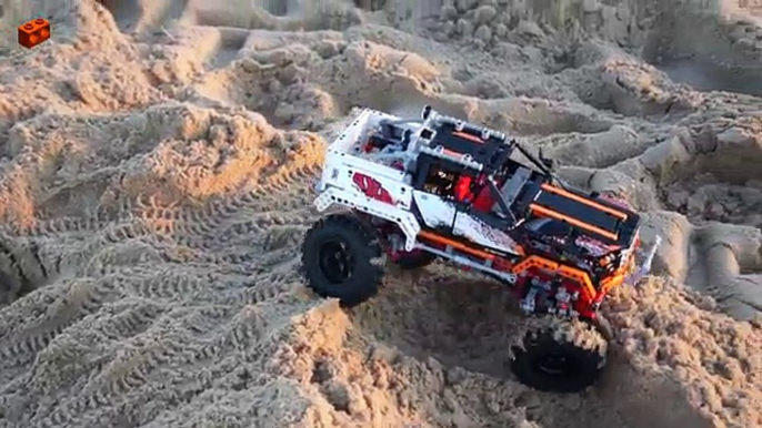 LEGO Technic 9398, 4x4 Crawler Review (Sand Crawling - Bonus Video)