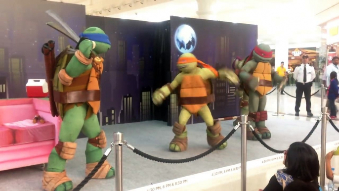 عرض حي سلاحف النينجا على مسرح سيتي سنتر ديره Ninja Turtles , Live show in Deira City Centre , Dubai