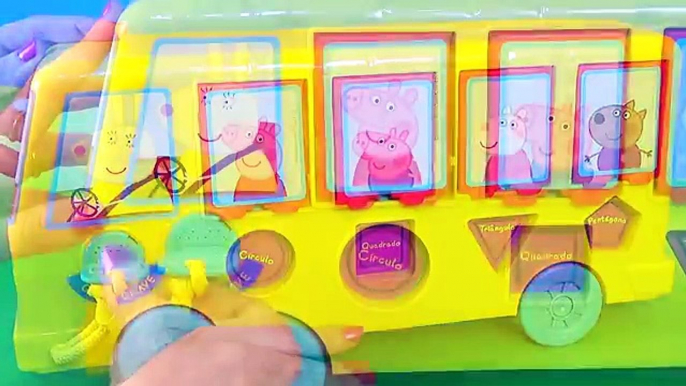 Peppa Pig e George No Ônibus de Atividades Brinquedos Toys Juguetes Em Português BR