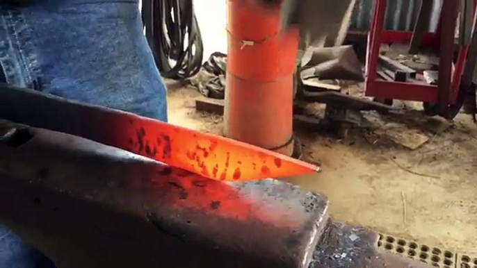 BlackSmithing - Forging a Tical Bush Sword - Forged In Fire