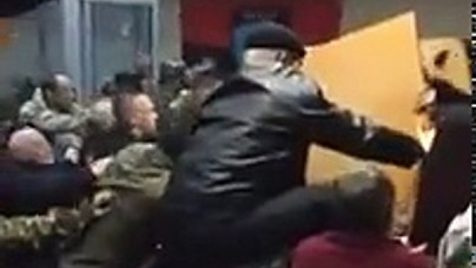 Brawl between Ukrainian nationalists and police in courtroom in Kiev