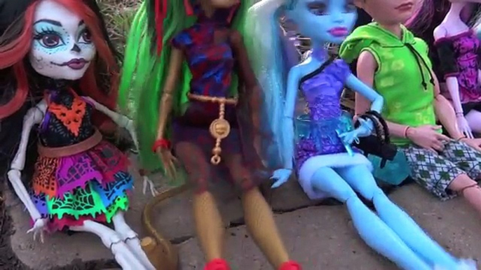 Crazy Monster High Episode 17 BLOOPERS & BEHIND THE SCENES!