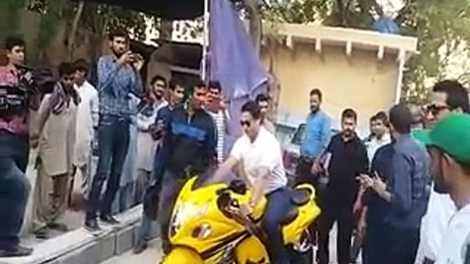 Fast Bowler Shoaib Akhter on Heavy Bike tribute to Shoaib Akhtar