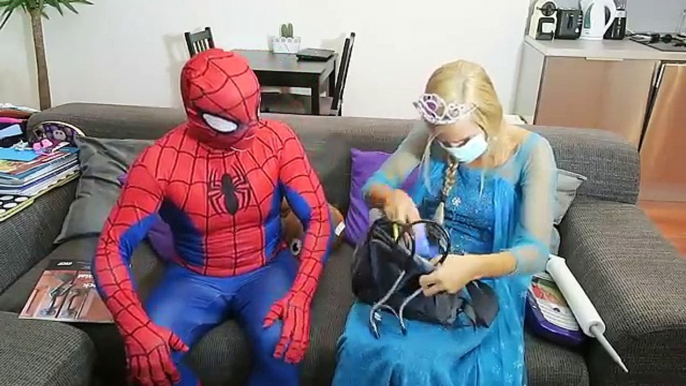 Spiderman & Frozen Elsa vs Joker Doctor Syringe! w/ Vampire Anna Superhero