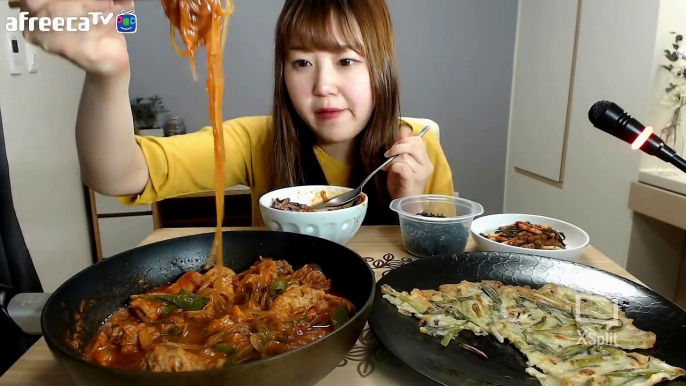 매콤한 닭볶음탕에 당면추가요~ 바삭한 파전까지 아침먹방 mukbang 볼빨간효닝 20170425