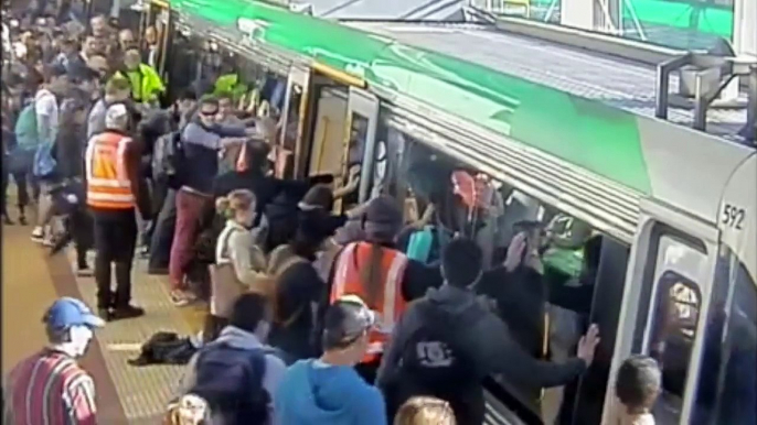 People power frees man trapped by Perth train-nZx4MichXXE