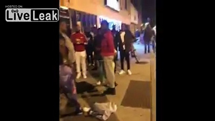 Fight outside da club! !!!!! MIDGET VS BIG GIRL