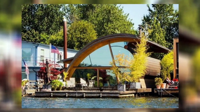 15 INCREDIBLE HOUSEBOATS - UNIQUE HOUSEBOAT DESIGNS