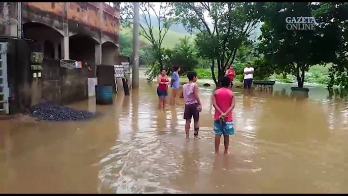 Moradores de Viana Sede ficam desabrigados depois de chuva