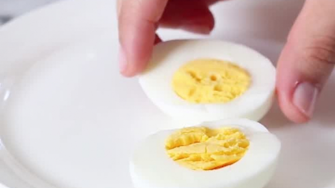 Reason NUMBER 4358945893457 you NEED an Instant Pot!Perfect (easy-to-peel) Hard Boiled or Soft Boiled Eggs in the Instant Pot!Print full recipe -