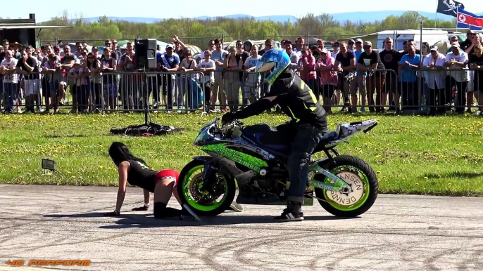 SEXY GIRL BIKE STUNT SHOW in RACE WARS22222