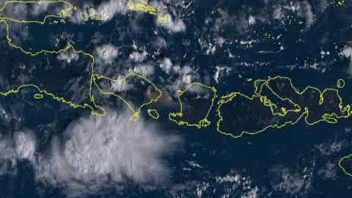 Mount Agung's Smoke Plumes Drift East After Weekend Eruptions