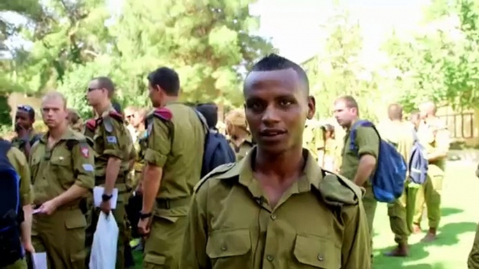 Israeli army immigrant show (Israeli soldiers dancing IDF girls women dance female soldiers Israel)