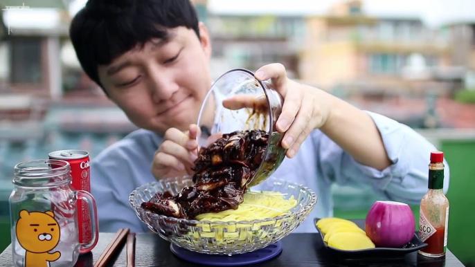 옥탑방 간짜장면 먹방이닷! 간짜장 리얼사운드 먹방 옥탑방미식가 #120화 Roof top black bean sauce noodles