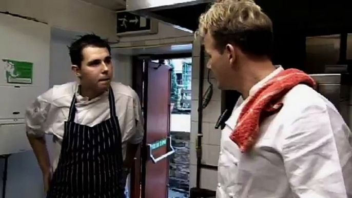 Chef struggles to control his kitchen - Ramsay's Kitchen Nightmares-S4k3MSSjiPM