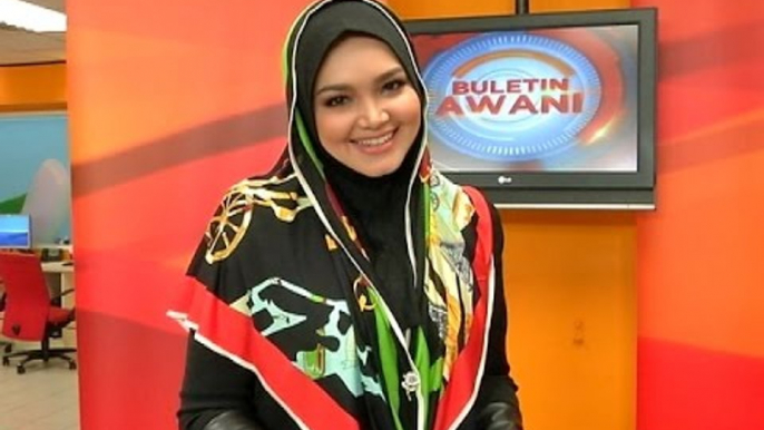 Aksi Datuk Siti Nurhaliza jadi pembaca berita Astro Awani