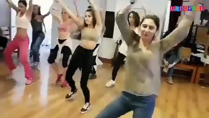 Beautiful Actress Mahira Khan Amazing Dance Performance Practice