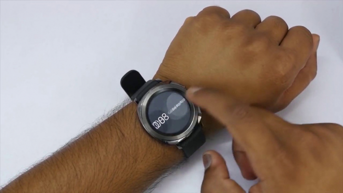 Samsung Gear Sport : Unboxing de la montre connectée