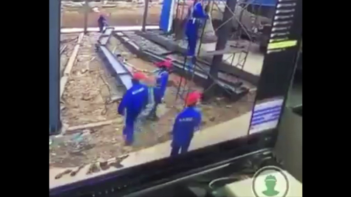 Horrible Construction Worker Accident At Work Place