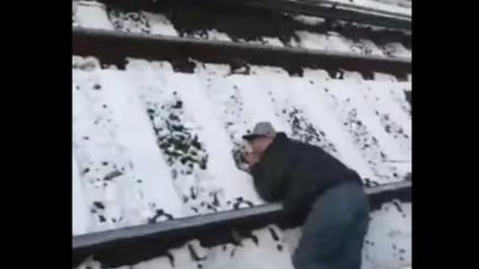 A Group Of Strangers Rally Together To Save A Man Who Fell On Subway Tracks