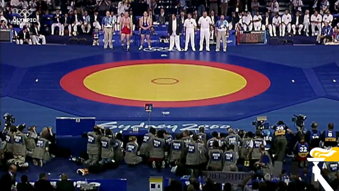 Gardner shocks Russian Wrestling-Legend Karelin to Win Gold _ Throwback Thursday-b