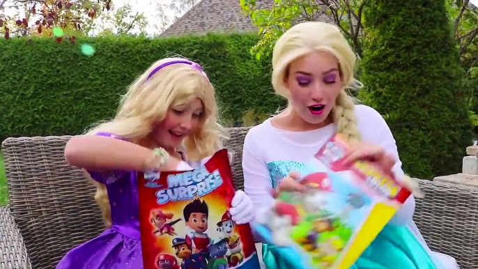 Frozen Elsa & Belle get their HAIR STUCK! w  Spiderman Joker Fun Superhero Movie in real life IRL | Superheroes | Spiderman | Superman | Frozen Elsa | Joker