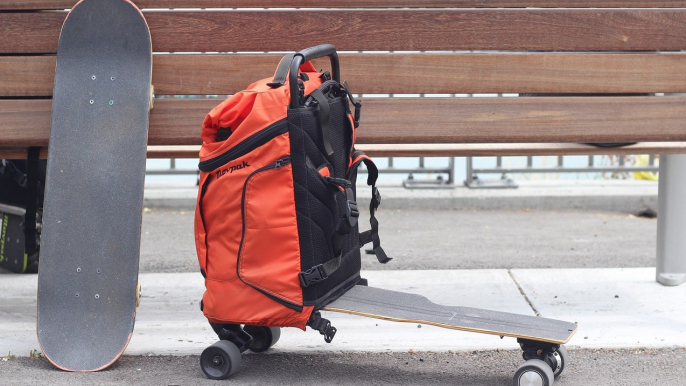 Movpack : Un mélange de sac à dos et de skateboard