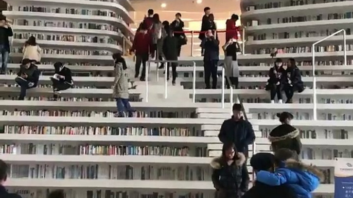 Cette bibliothèque c'est la paradis des passionnés de livres