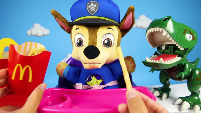 Paw Patrol Chase and Pet Dinosaur Eat McDonalds Happy Meal, Learn Colors with Ellie Sparkles