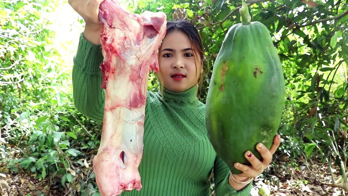 Awesome Cooking Beef Feet Soup W/ Fresh Papaya Recipes- Beautiful Girl Cooking- Village Food Factory