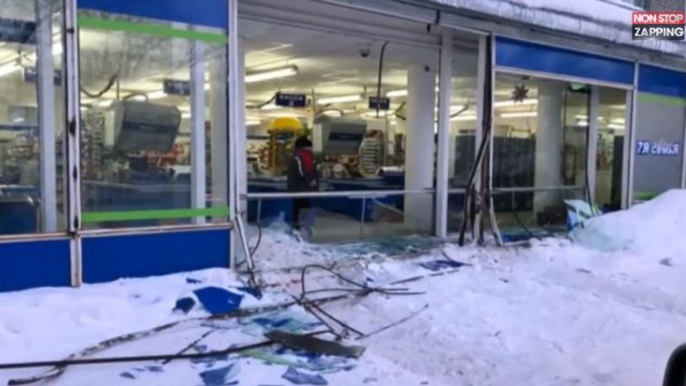 Russie : Avec un blindé de l'armée, il brise la vitrine d'un supermarché pour voler du vin (vidéo)