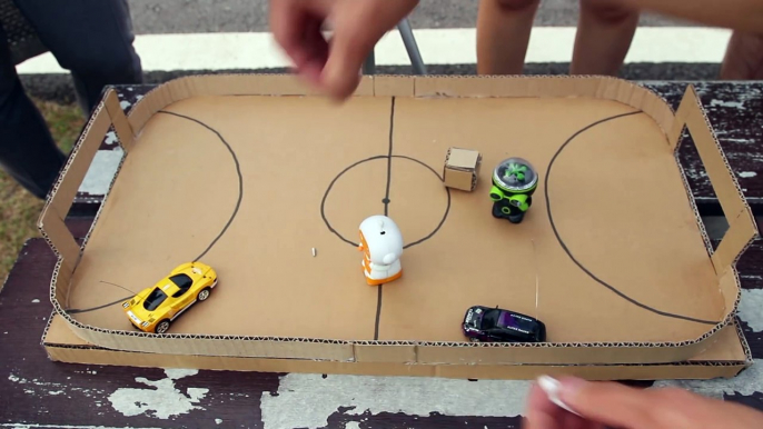 Faire un jeu de football en carton pour les robots et les voitures